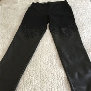Bebe Leggings. Size M.